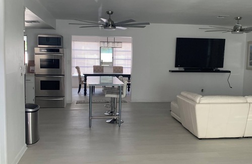 Old Town Hall House | Tranquil 4/3 house in welcoming Jupiter. Centerallly located