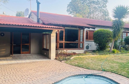 Greater Johannesburg Metropolitan Area House | Tranquil 4-bedroom house in the north of Johannesburg