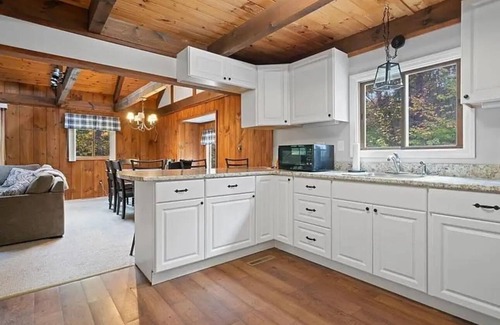Freedom House | Tranquil 4-bedroom house with fireplace in charming Freedom on Ossipee Lake