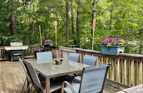 Freedom House | Tranquil 4-bedroom house with fireplace in charming Freedom on Ossipee Lake