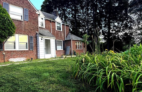 Cheltenham House | Tranquil 4-bedroom house with AC in Elkins Park