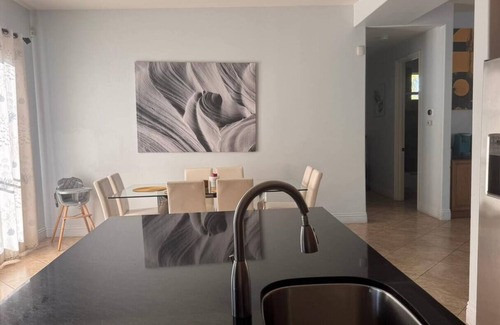 Tarzana House | Tranquil 4BR Zen Retreat – Ideal for Relaxation - LI