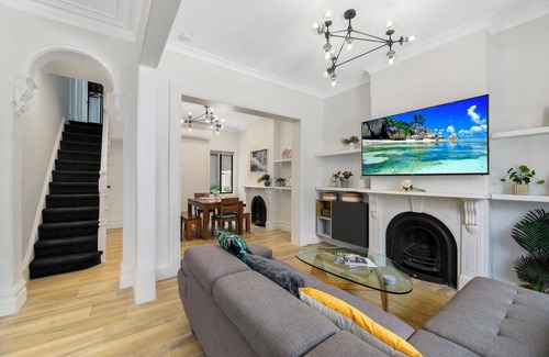Pyrmont House | Tranquil 4BR3BA Harborside Retreat by Palm&Vine