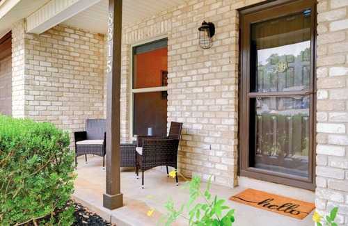 Great Northwest House | Tranquil 5-bedroom house with AC in San Antonio 15 minute toJBSA- Lackland