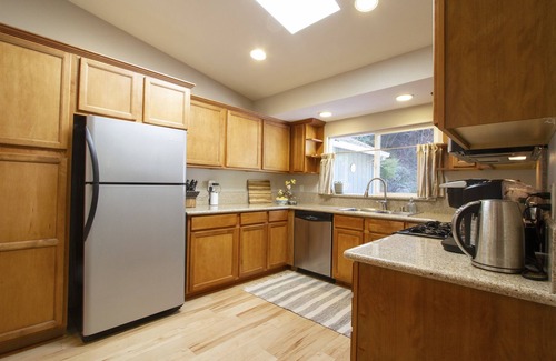 Rio Nido House | Tranquil 5BR | Hot Tub | Fireplace | Deck