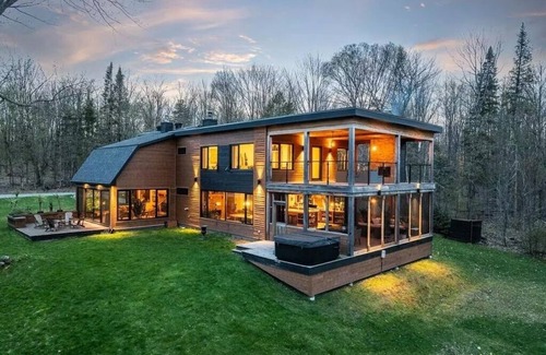 Eastman House | Tranquil and luminous forest retreat with swimming pond and spa!