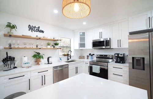 Meadowlawn House | Tranquil and Sunny 4BR Getaway Home