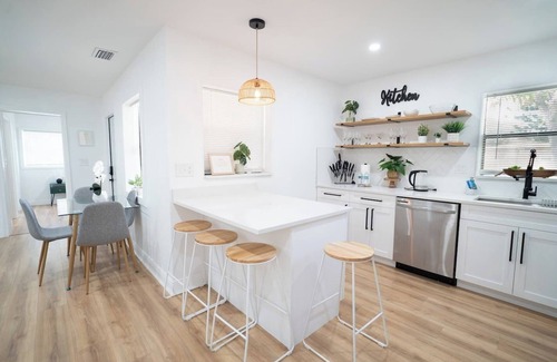 Meadowlawn House | Tranquil and Sunny 4BR Getaway Home