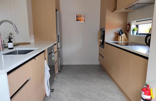 Linwood House | Tranquil Bamboo Oasis -New 2 Bed Close To CBD