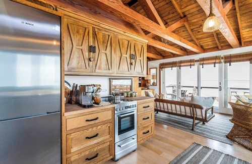 Tuckahoe House | Tranquil Bayfront Escape in Southampton Beachfront Living with.