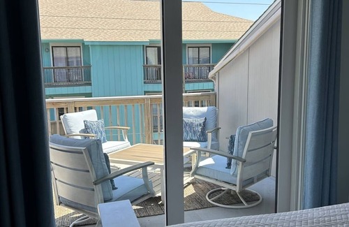 North Carolina Coast Condo | Tranquil beach getaway just steps from the sand!
