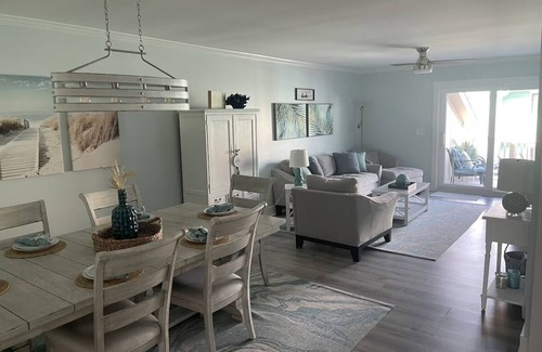 North Carolina Coast Condo | Tranquil beach getaway just steps from the sand!