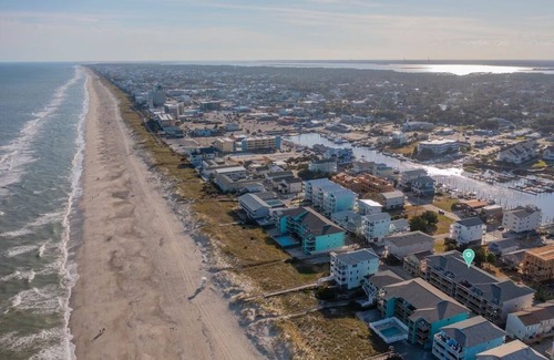 North Carolina Coast Condo | Tranquil beach getaway just steps from the sand!
