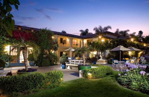 West Beach House | Tranquil Beach Retreat: Boutique Stay with Spectacular Views & Beach Access