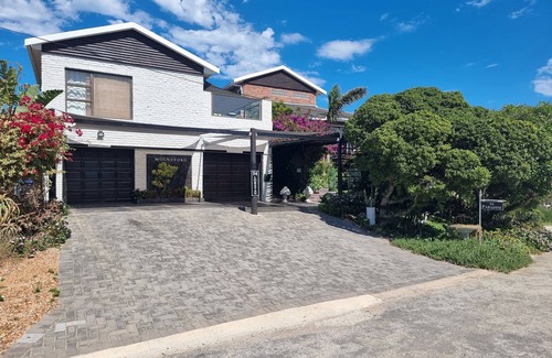 Paradise Beach Apartment | TRANQUIL BEACH SETTING CLOSE TO WORLD FAMOUS SURFING VENUES AND AIRPORT.