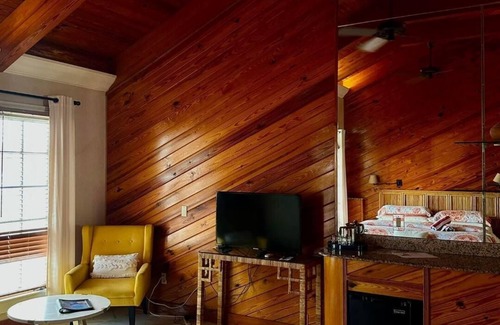 Key West Historic District Bed & Breakfast | Tranquil bed & breakfast with AC in Key West at Heron House