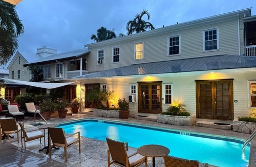 Key West Historic District Bed & Breakfast | Tranquil bed & breakfast with AC in Key West at Heron House