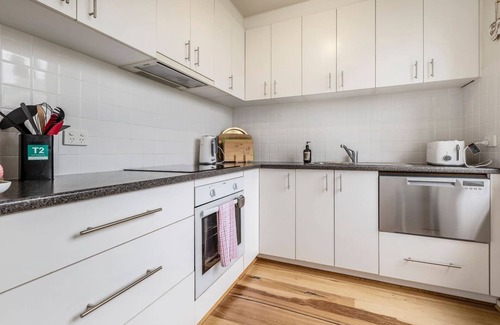 South Yarra Apartment | Tranquil Botanical A Slice of Riverside Paradise