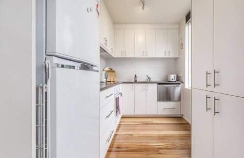 South Yarra Apartment | Tranquil Botanical A Slice of Riverside Paradise