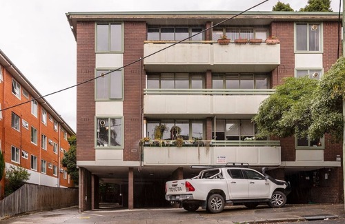 South Yarra Apartment | Tranquil Botanical A Slice of Riverside Paradise