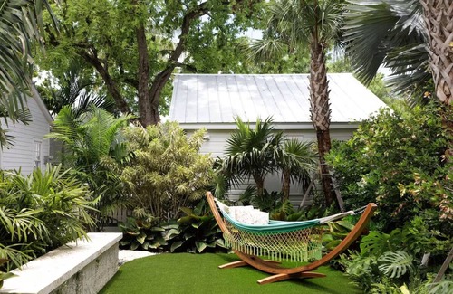 Old Town Hotel | Tranquil Bungalow w/an Artistic Vibe in Vibrant Key West | Breakfast Included