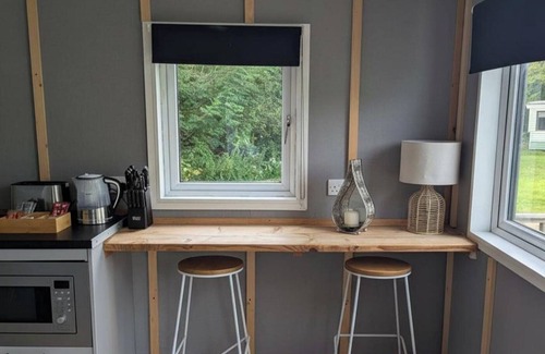 Llanfair Caereinion Cabin | Tranquil Cabin Retreat- Sleeps 2, Parking