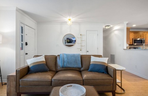 Cary House | Tranquil Cary Hideaway- Mins to Downtown/Wake Med/NC State .Newly Furnished!