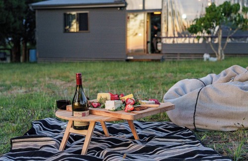 Mangrove Mountain House | Tranquil Central Coast Farmstay: feed animals + farm tour for couples & families