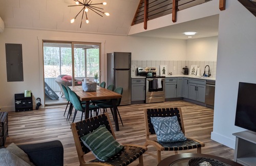 Jim Thorpe House | Tranquil Chalet Retreat, Short Walk to Lake & Pool