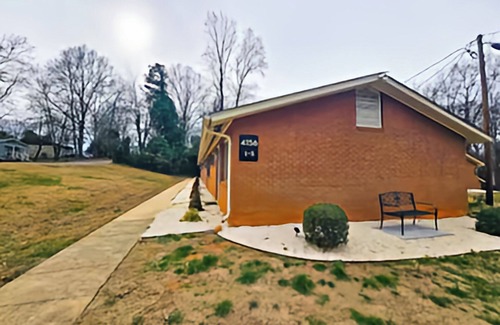 Oakhurst Apartment | Tranquil Charlotte Retreat