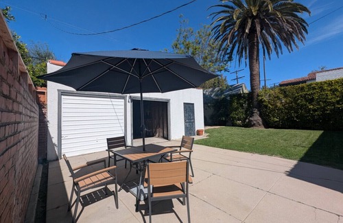 Mid-Wilshire House | Tranquil Comfortable Clean 2BR Home Mid Wilshire
