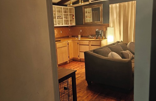 Canton Cottage | Tranquil Cottage 10 mins from Downtown Canton