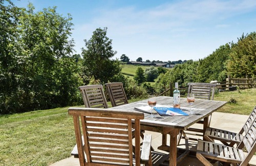 Brokenborough Cottage | Tranquil cottage in Cotswolds with tennis court