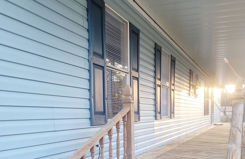 Harold House | Tranquil cozy retreat-central to beaches, river, and downtown!