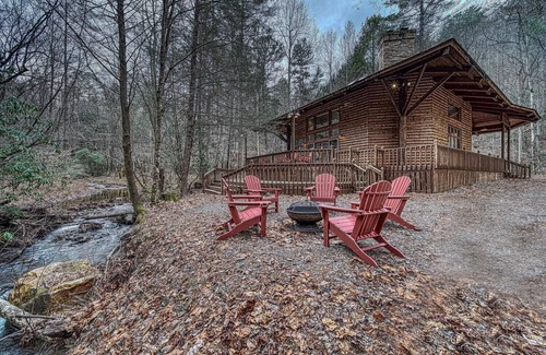 Helen Cabin | Tranquil creekside modern mountain cabin. Hike, fish, tube or just relax!