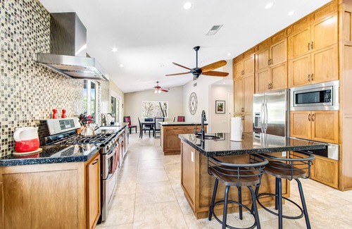 Araby House | Tranquil dog-friendly retreat w/private pool & spa, courtyard, & mountain views