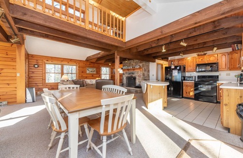 Blakeslee House | Tranquil Dog Friendly Escape w/Dock Slip