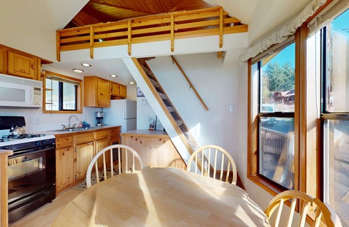 Brookings Cabin | Tranquil dog-friendly coastal escape with private hot tub, patio, & nature views