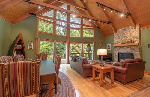Oakland House | Tranquil Dreams: Lake Access, Hot Tub, Pool Table, Fire Pit, Fireplace