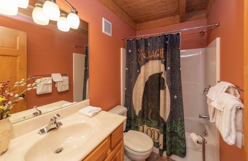 Oakland House | Tranquil Dreams: Lake Access, Hot Tub, Pool Table, Fire Pit, Fireplace