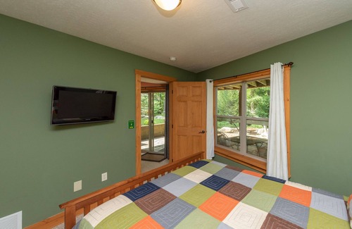 Oakland House | Tranquil Dreams: Lake Access, Hot Tub, Pool Table, Fire Pit, Fireplace