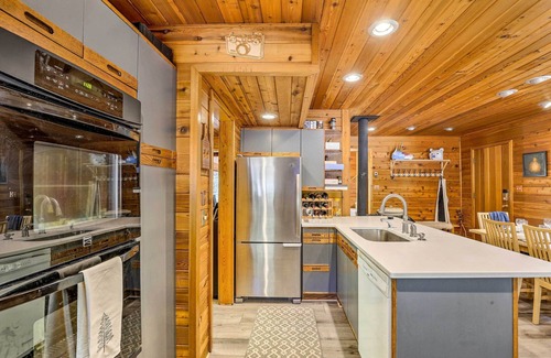 Downieville-Lawson-Dumont Cabin | Tranquil Dumont Home w/Creek & Mtn Views!