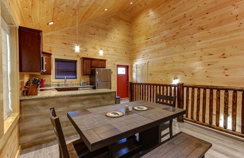 Pigeon Forge Cabin | Tranquil & Easy roads! Hot-tub, Arcade, EV Charger