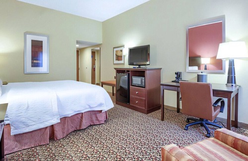 Tillmans Corner House | Tranquil & Elegant King Room! Modern Amenities