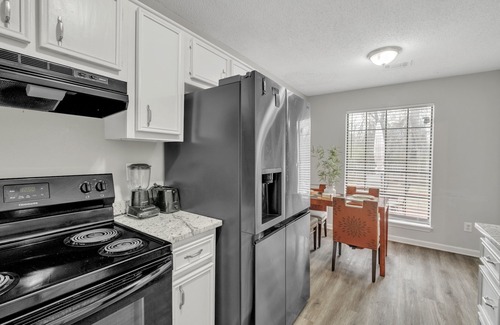 North Little Rock House | Tranquil Escape (3-Bedroom Home) - Handicap accessible - Pets Allowed by RedAwning