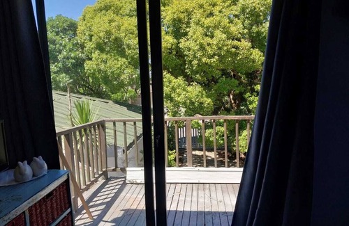 Kuils River Apartment | Tranquil Escape 1 Bedroom in Kuils River with WiFi & parking, 23km from Airport