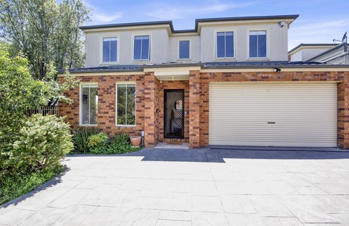 Dromana House | Tranquil Escape by Ready Set Stay - Beach, shops, internet, Foosball