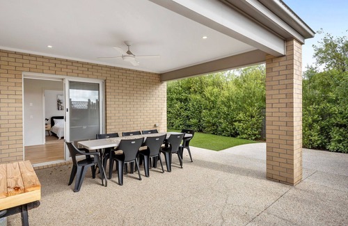 Portarlington House | Tranquil Escape - Contemporary, spacious home in Portarlington.