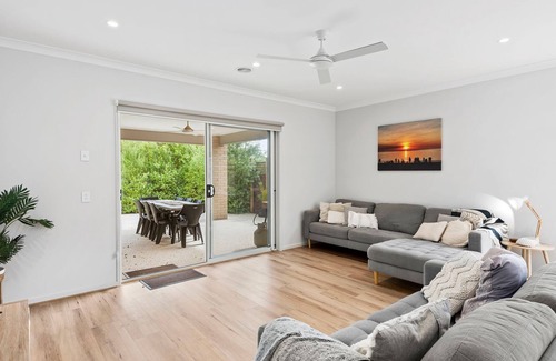 Portarlington House | Tranquil Escape - Contemporary, spacious home in Portarlington.