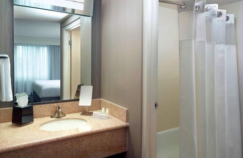 Home Park Hotel | Tranquil Escape in Atlanta! 2 Spacious Units, Pets Allowed, Seasonal Pool!